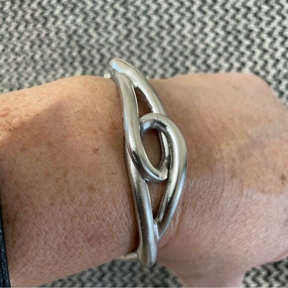 De Nicola Jewelry - DE-NICOLA (Signed) Vintage Rare Silver Metal Bracelet Size: 6 1/2 to 7"